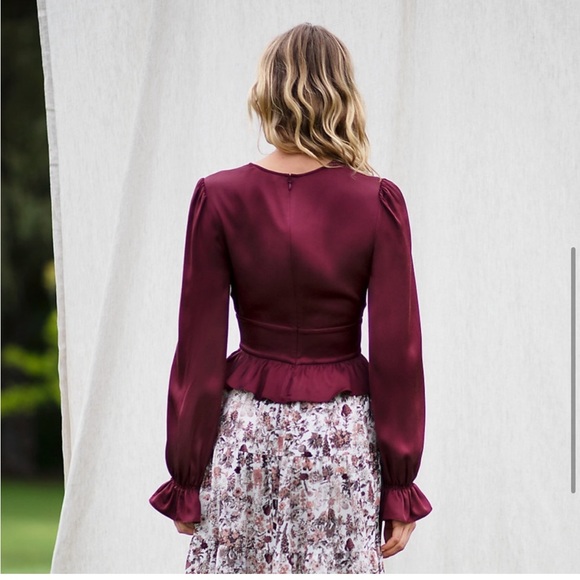 • DVF • Women’s Satin Blend Crop Peplum Top Burgundy Red Size 00 / like a small - Picture 2 of 4